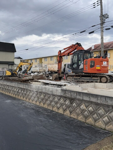 火災被害アパートの解体工事